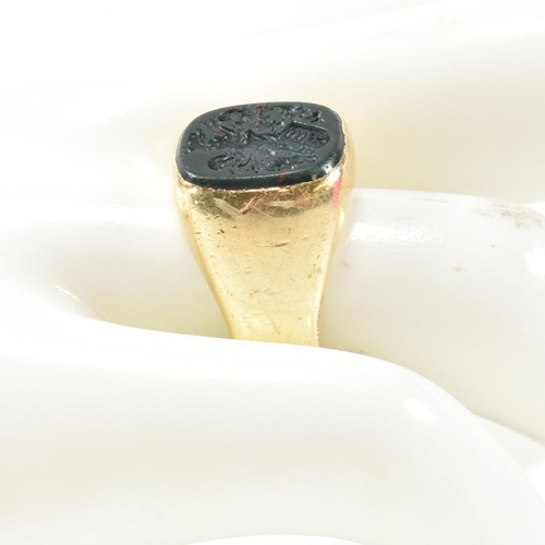 131 - A 14ct gold and bloodstone intaglio signet ring. The ring set with a bloodstone intaglio seal depict... 