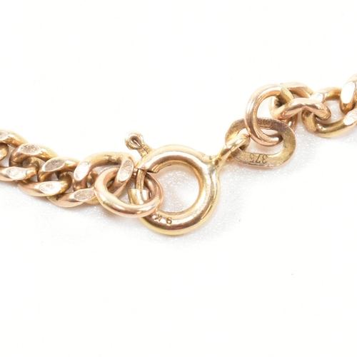 137 - A hallmarked 9ct gold curb link chain necklace. The curb link chain necklace having a spring ring cl... 