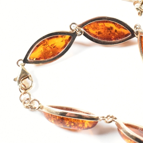 147 - A hallmarked 9ct gold and amber jewellery suite. The jewellery to include a hallmarked 9ct gold and ... 