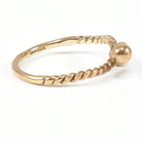 160 - A hallmarked 9ct gold rope twist ring. The ring having a twisted rope design with two metalwork bead... 