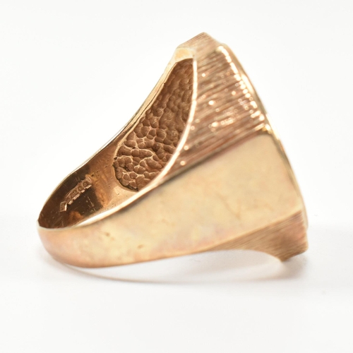 195 - A hallmarked 9ct gold signet ring having an onyx plaque with incised gilded cannabis leaf motif havi... 