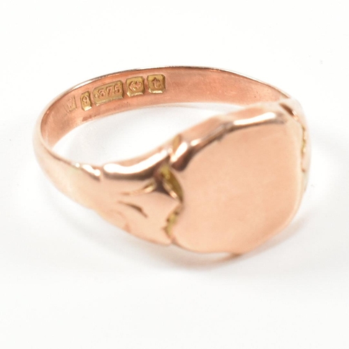 198 - An early 20th century hallmarked 9ct rose gold shield signet ring. The 9ct rose gold signet ring hav... 