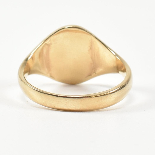 210 - A hallmarked 9ct gold signet ring. The 9ct gold signet ring having an oval face with tapered shoulde... 