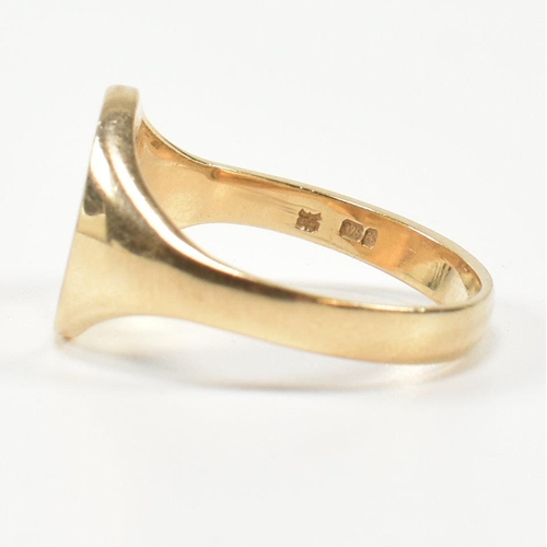 210 - A hallmarked 9ct gold signet ring. The 9ct gold signet ring having an oval face with tapered shoulde... 