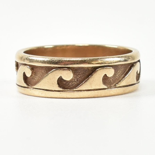 213 - A hallmarked 9ct gold wave design band ring. The 9ct gold surf theme ring having a relief wave desig... 