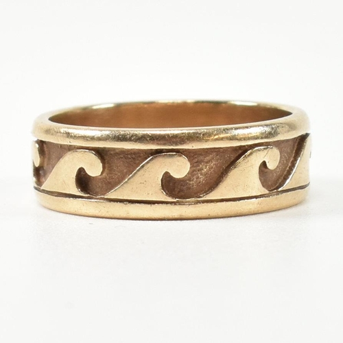 213 - A hallmarked 9ct gold wave design band ring. The 9ct gold surf theme ring having a relief wave desig... 