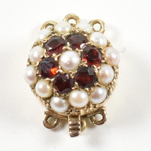 215 - A hallmarked 9ct gold, pearl and garnet cluster necklace box clasp. The box clasp set with a cluster... 