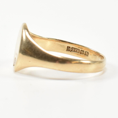 226 - A hallmarked 9ct gold and CZ signet ring. The 9ct gold signet ring having an oval face set to the to... 