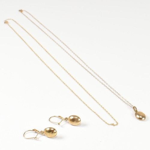 229 - A 9ct gold coffee bean pendant necklace and earring suite and a 9ct gold chain necklace. The lot to ... 