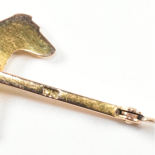 25A - An early 20th century 9ct gold terrier dog bar brooch pin.  The brooch having a terrier motif to bar... 