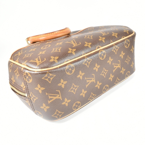 25 - A Louis Vuitton Trouville monogram handbag. The Louis Vuitton handbag/travel bag fashioned in monogr... 