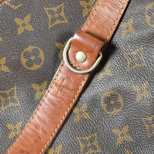 250 - A Louis Vuitton Keepall Bandouliere 55 monogram travel bag. The large travel bag fashioned in monogr... 