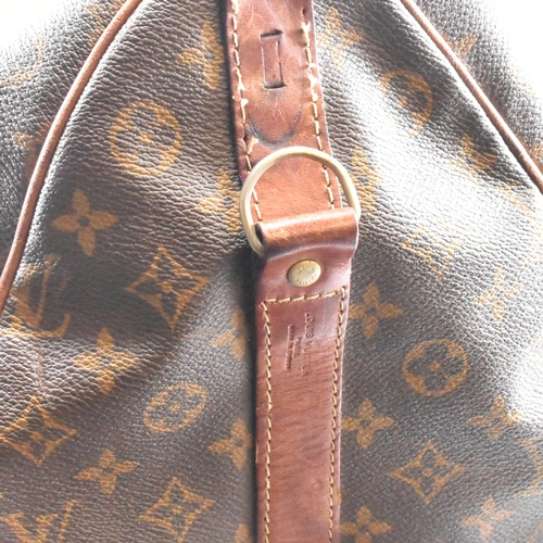 250 - A Louis Vuitton Keepall Bandouliere 55 monogram travel bag. The large travel bag fashioned in monogr... 