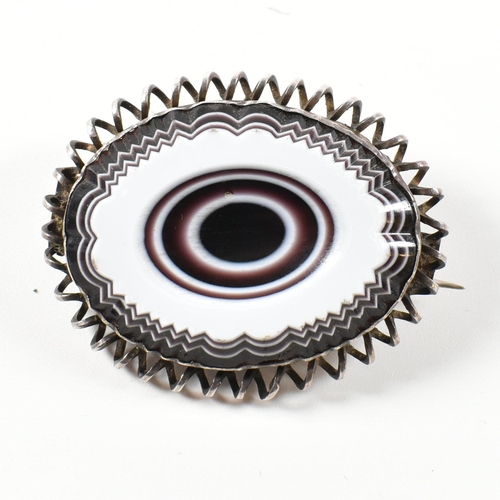 252 - A late Georgian/early Victorian carved bull's eye banded agate brooch pin. The brooch pin having a c... 