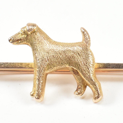 25A - An early 20th century 9ct gold terrier dog bar brooch pin.  The brooch having a terrier motif to bar... 