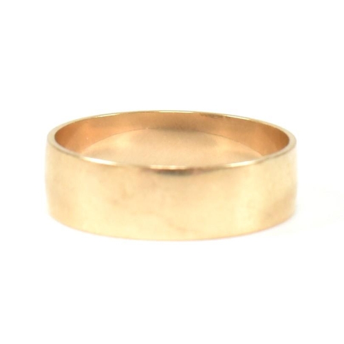 297 - A hallmarked 9ct gold band ring. The flat 9ct gold band ring, hallmarked for London, 1971. Sponsor's... 