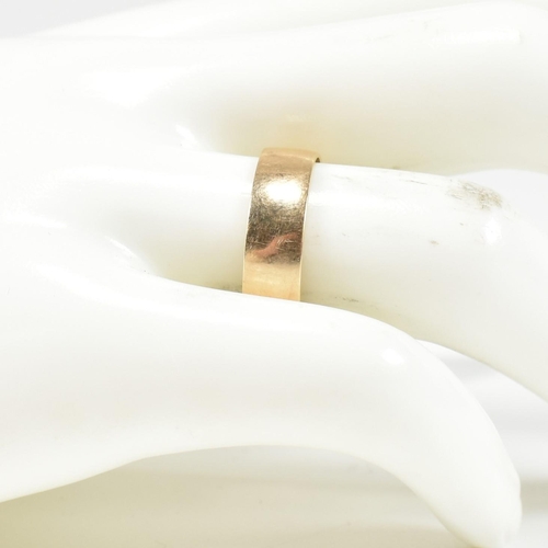 297 - A hallmarked 9ct gold band ring. The flat 9ct gold band ring, hallmarked for London, 1971. Sponsor's... 