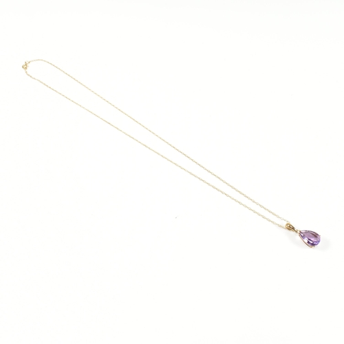 299 - A 9ct gold and amethyst pendant necklace. The gold fancy link chain necklace strung with a pendant s... 