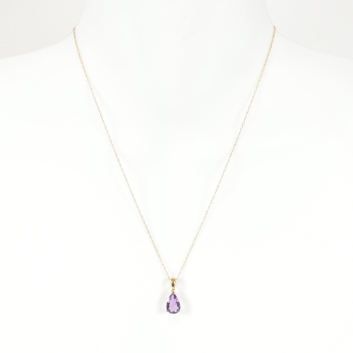 299 - A 9ct gold and amethyst pendant necklace. The gold fancy link chain necklace strung with a pendant s... 