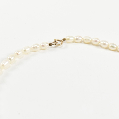 309 - A 9ct gold and cultured pearl necklace. The pearl necklace having a single strand of cultured pearls... 