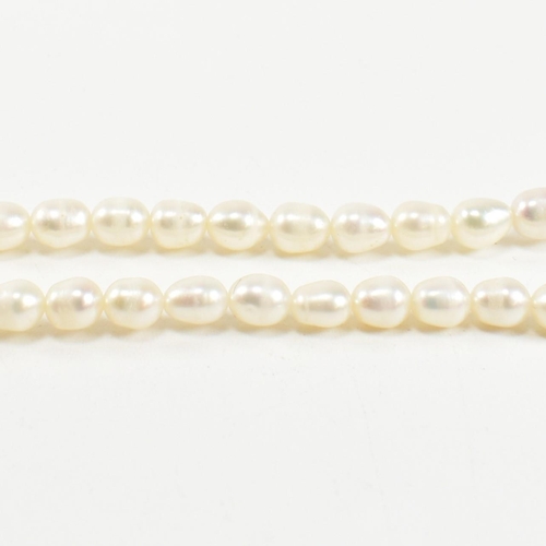 309 - A 9ct gold and cultured pearl necklace. The pearl necklace having a single strand of cultured pearls... 