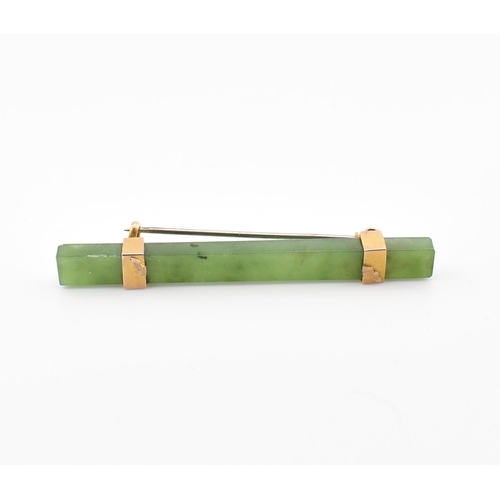 316 - A vintage nephrite & yellow metal bar brooch pin. The brooch comprised of a rectangular cut mottled ... 