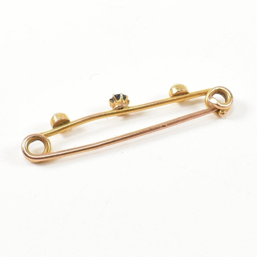 346 - A gold, sapphire and pearl brooch pin. The brooch pin set with a central oval cut sapphire flanked b... 