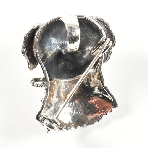 365 - A silver novelty brooch pin pendant in the form of a dog. Stamped 925 sterling. Measures 2.8cm. All ... 