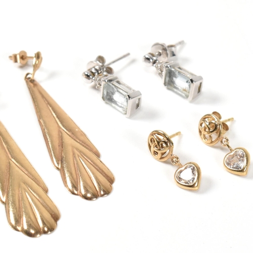 375 - A collection of 9ct gold earrings and a yellow metal gold ingot necklace pendant/charm. The four ear... 