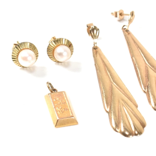 375 - A collection of 9ct gold earrings and a yellow metal gold ingot necklace pendant/charm. The four ear... 