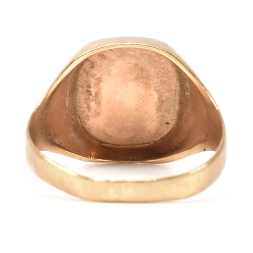 383 - A hallmarked 9ct gold engraved signet ring. The 9ct gold signet ring engraved with the initials J.J.... 