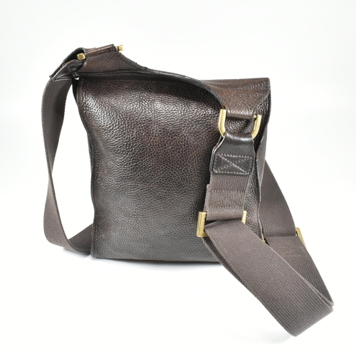 400 - A Mulberry brown leather Antony crossbody bag. The Mulberry bag having a brown classic grain leather... 