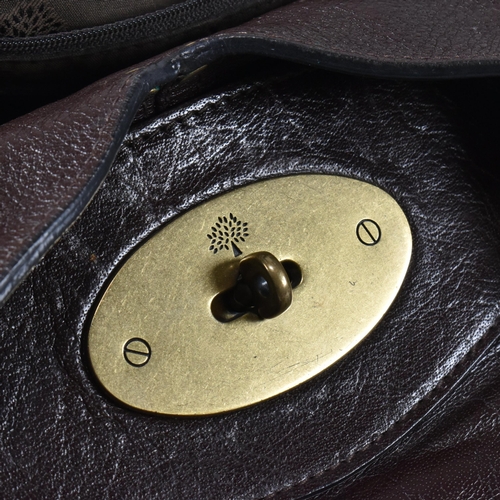 406 - A Mulberry Smithfield brown leather handbag. The Mulberry Large Smithfield bag having a chocolate br... 