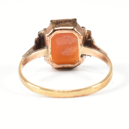 408 - A 9ct gold cameo ring. The 9ct gold ring set with a cameo featuring the profile of a woman's face to... 