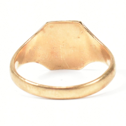 410 - A hallmarked 9ct gold signet ring. The gold signet ring with monogram of initial J to the centre. Ha... 