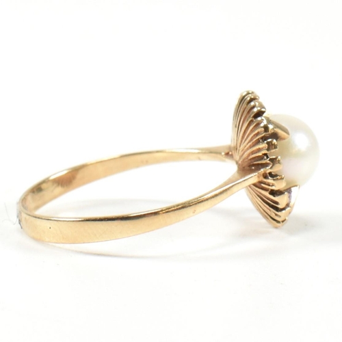 429 - A 9ct gold and pearl ring. The ring having a single round pearl fixed within four claws in a moderni... 