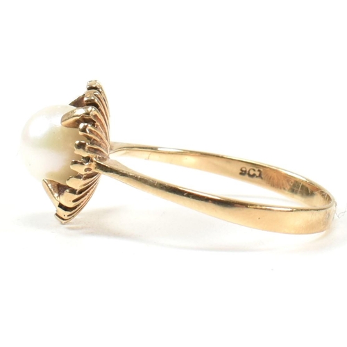 429 - A 9ct gold and pearl ring. The ring having a single round pearl fixed within four claws in a moderni... 