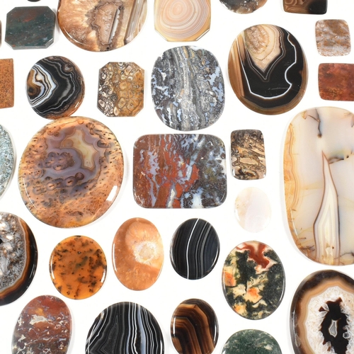 438 - A collection of banded agate, moss agate, bloodstone and jasper specimen slices. Largest 10.7cm. Tot... 