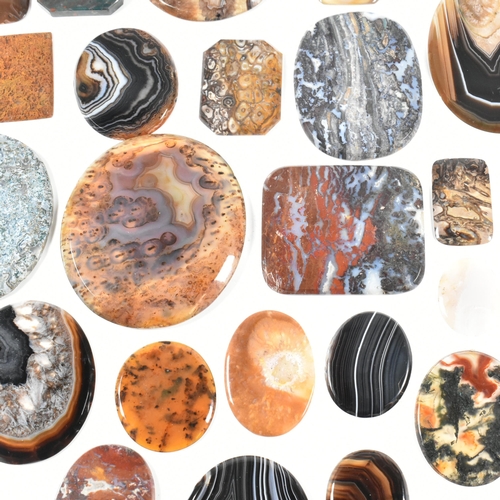 438 - A collection of banded agate, moss agate, bloodstone and jasper specimen slices. Largest 10.7cm. Tot... 