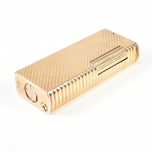 447 - A vintage Dunhill Paris gold plated lighter. The lighter having chevron decoration with roller actio... 