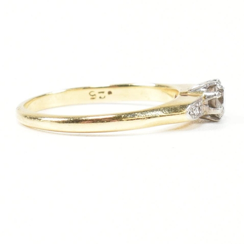 52 - An 18ct gold and diamond solitaire ring. The ring set with a single round brilliant cut diamond havi... 