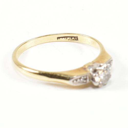 52 - An 18ct gold and diamond solitaire ring. The ring set with a single round brilliant cut diamond havi... 