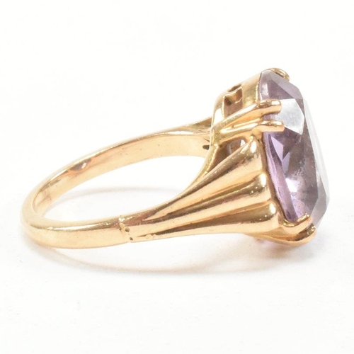 66 - A vintage hallmarked 9ct yellow gold and amethyst solitaire ring. The single stone dress ring having... 