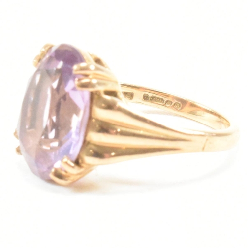 66 - A vintage hallmarked 9ct yellow gold and amethyst solitaire ring. The single stone dress ring having... 