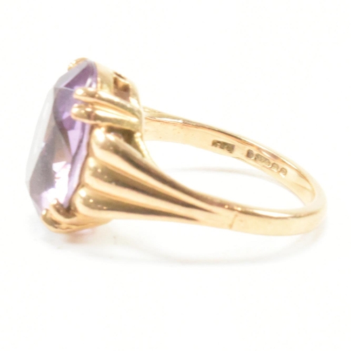 66 - A vintage hallmarked 9ct yellow gold and amethyst solitaire ring. The single stone dress ring having... 