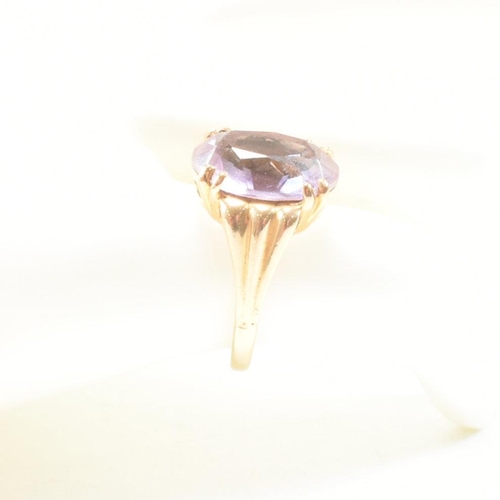 66 - A vintage hallmarked 9ct yellow gold and amethyst solitaire ring. The single stone dress ring having... 