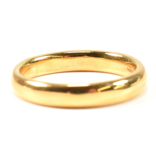 91 - A hallmarked 22ct gold band ring. The band ring hallmarked for Birmingham, 1930, together with maker... 