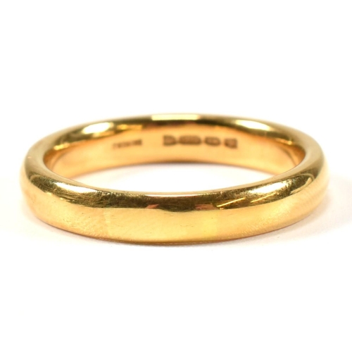 91 - A hallmarked 22ct gold band ring. The band ring hallmarked for Birmingham, 1930, together with maker... 