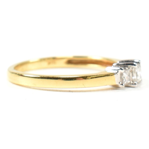 97 - A hallmarked 18ct gold and diamond three stone ring. The ring set with three princess cut diamonds t... 