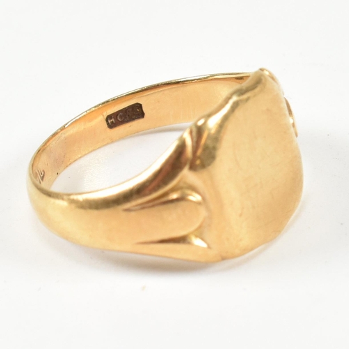 99 - A hallmarked 18ct gold signet ring. The gold signet ring having a shield shape head with vacant cart... 